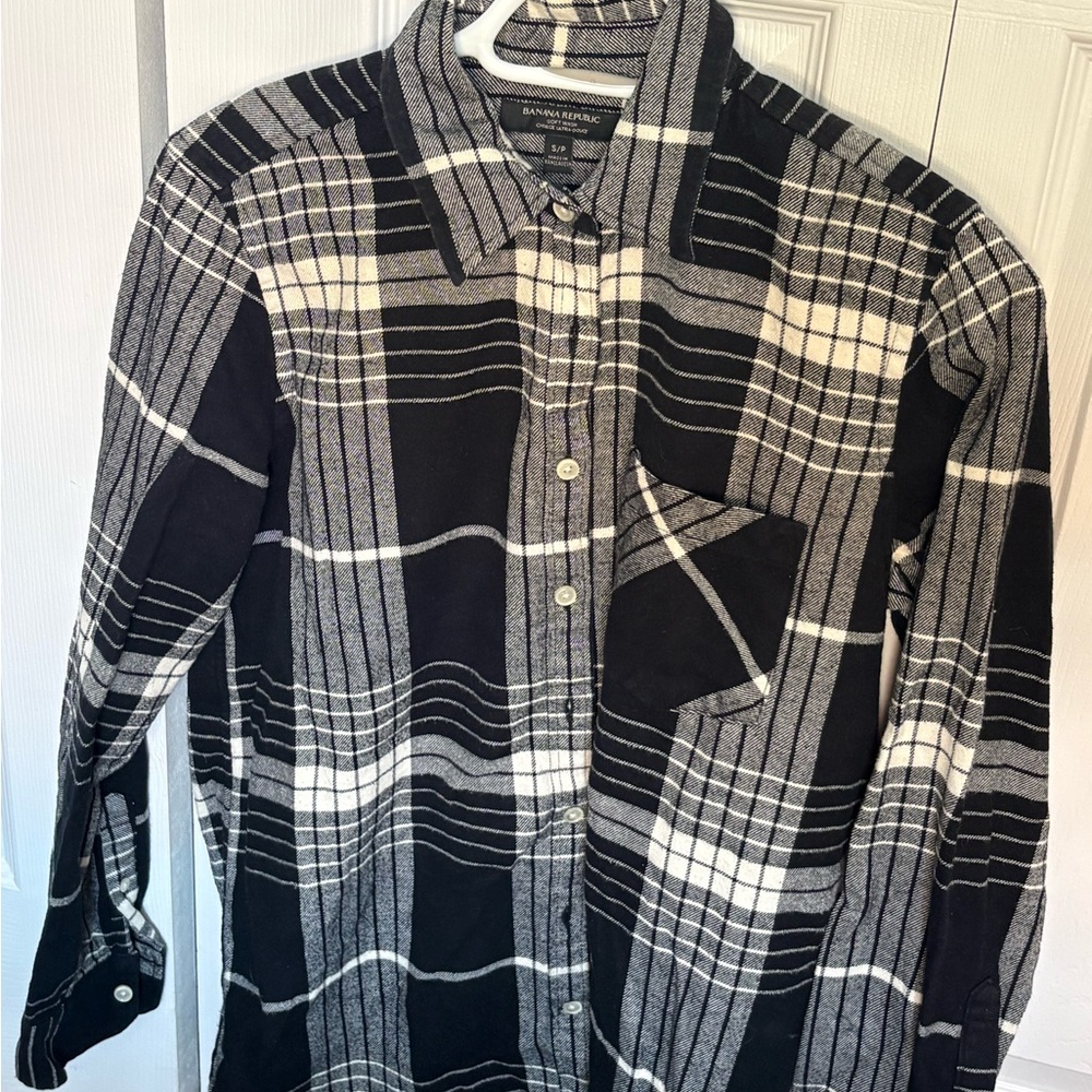 Banana Republic Black & Gray Plaid Button-Up Shirt